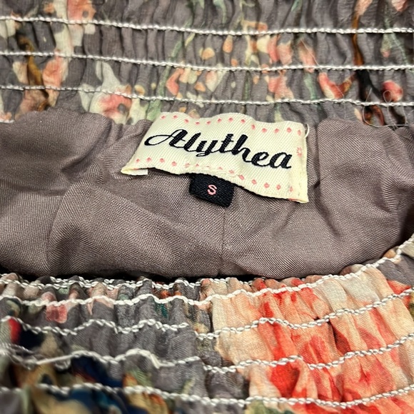 Beautiful flowy palazzo pants. Partially lined. Size small. Alythea. Stretch top - Picture 3 of 3